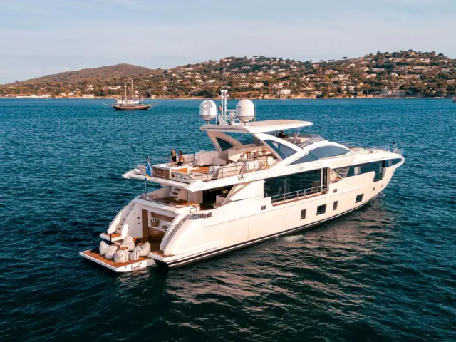 NEMESIS | Azimut 32 Metri — 26 / 101