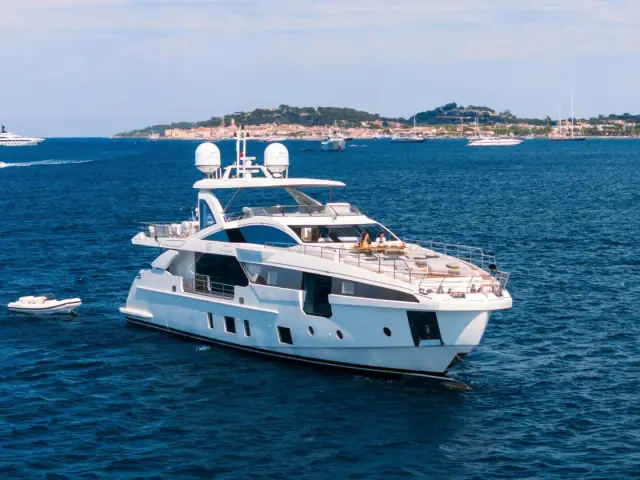 NEMESIS | Azimut 32 Metri — 69 / 101