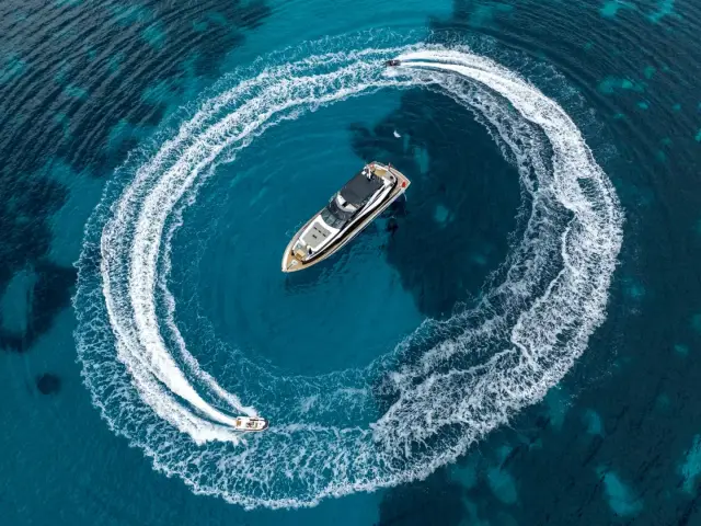 BLUE INFINITY ONE | Sunseeker 95  — 19 / 75