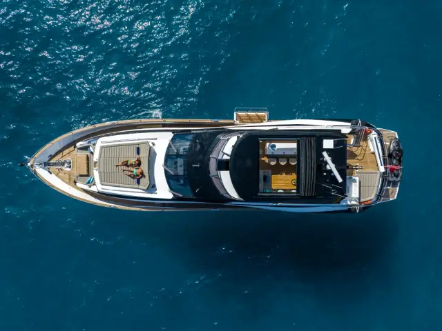 BLUE INFINITY ONE | Sunseeker 95  — 14 / 75