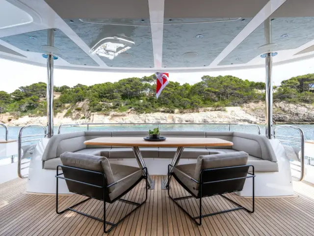 BLUE INFINITY ONE | Sunseeker 95  — 41 / 75