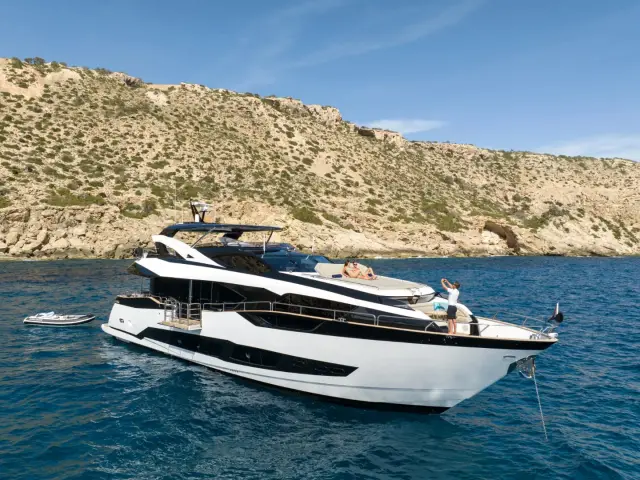 BLUE INFINITY ONE | Sunseeker 95  — 6 / 75