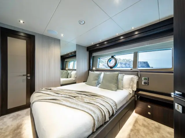 BLUE INFINITY ONE | Sunseeker 95  — 72 / 75