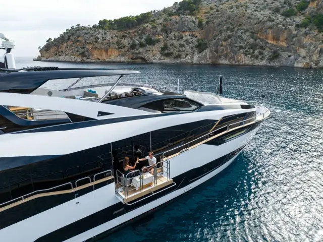 BLUE INFINITY ONE | Sunseeker 95  — 29 / 75