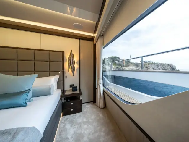BLUE INFINITY ONE | Sunseeker 95  — 61 / 75