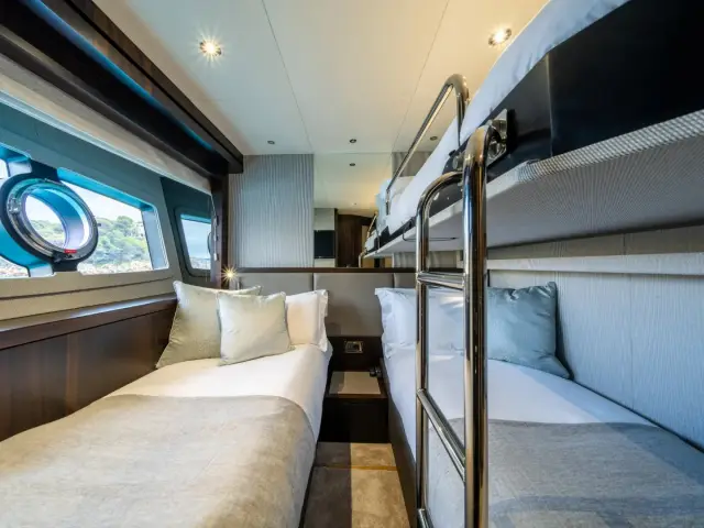 BLUE INFINITY ONE | Sunseeker 95  — 67 / 75