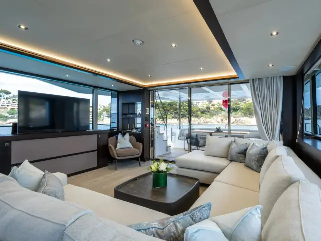 BLUE INFINITY ONE | Sunseeker 95  — 65 / 75