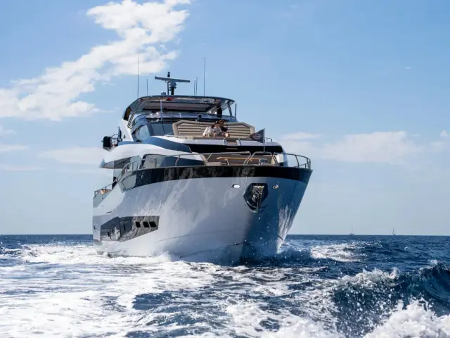 BLUE INFINITY ONE | Sunseeker 95  — 45 / 75