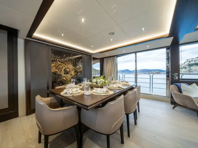 BLUE INFINITY ONE | Sunseeker 95  — 49 / 75