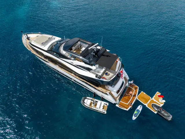 BLUE INFINITY ONE | Sunseeker 95  — 32 / 75