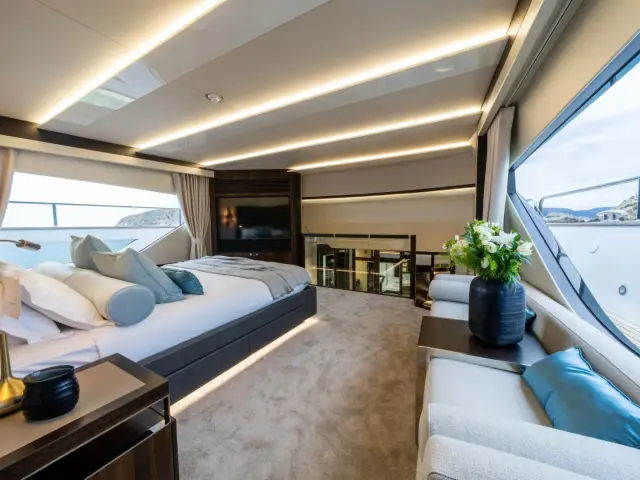 BLUE INFINITY ONE | Sunseeker 95  — 57 / 75