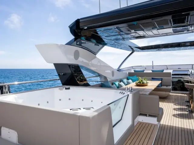 BLUE INFINITY ONE | Sunseeker 95  — 38 / 75