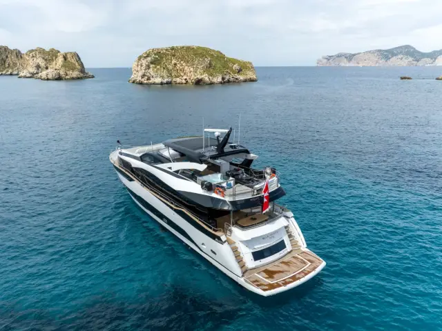 BLUE INFINITY ONE | Sunseeker 95  — 21 / 75