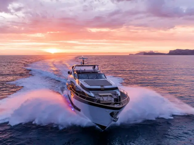BLUE INFINITY ONE | Sunseeker 95  — 15 / 75