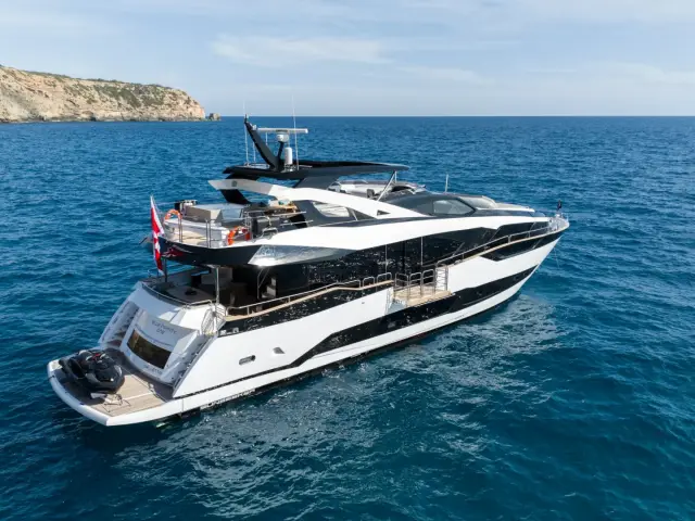 BLUE INFINITY ONE | Sunseeker 95  — 22 / 75