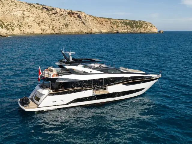 BLUE INFINITY ONE | Sunseeker 95  — 10 / 75