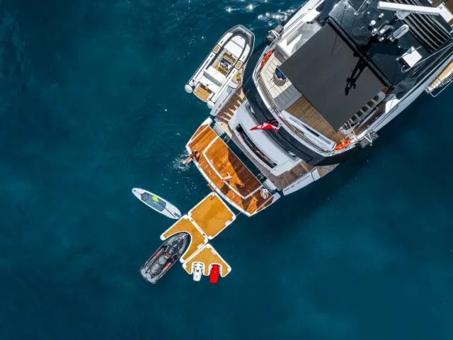 BLUE INFINITY ONE | Sunseeker 95  — 36 / 75