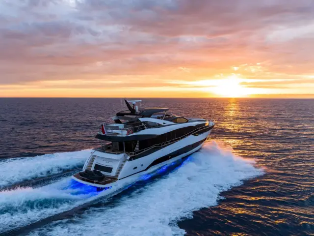 BLUE INFINITY ONE | Sunseeker 95  — 16 / 75