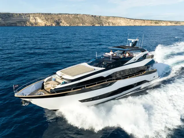 BLUE INFINITY ONE | Sunseeker 95
