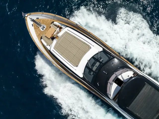 HIGH ENERGY | Sunseeker 95  — 26 / 77