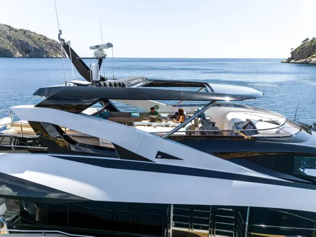 HIGH ENERGY | Sunseeker 95  — 36 / 77