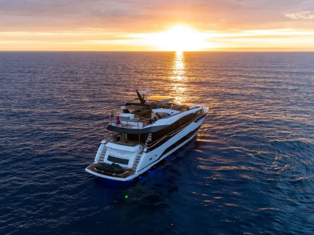 HIGH ENERGY | Sunseeker 95  — 15 / 77
