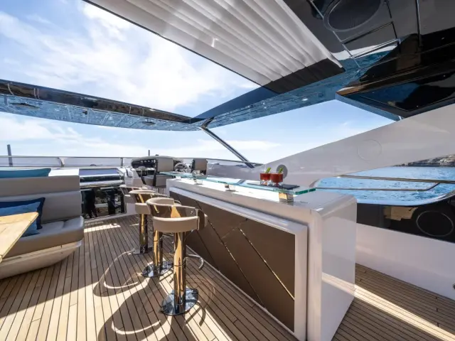HIGH ENERGY | Sunseeker 95  — 57 / 77