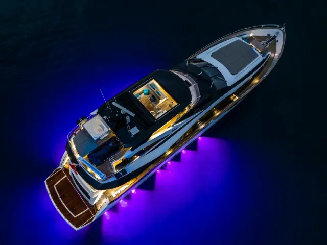 HIGH ENERGY | Sunseeker 95  — 17 / 77