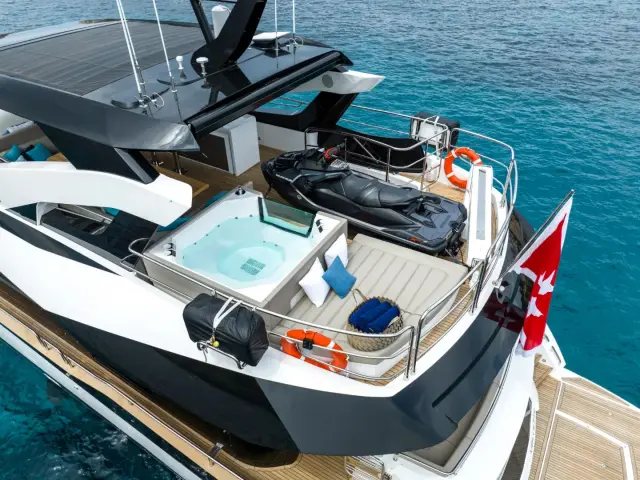 HIGH ENERGY | Sunseeker 95  — 35 / 77