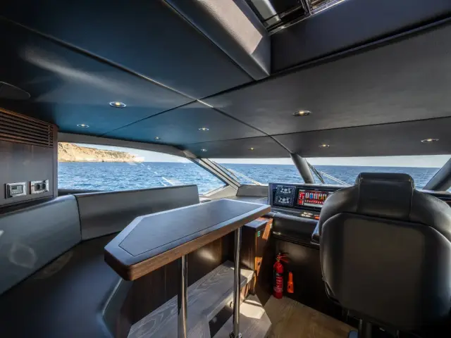 HIGH ENERGY | Sunseeker 95  — 56 / 77