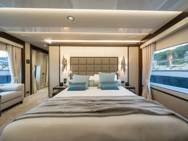 HIGH ENERGY | Sunseeker 95  — 61 / 77