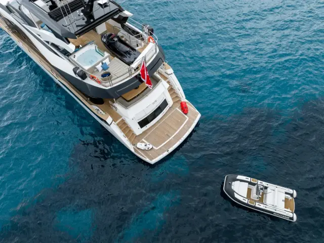 HIGH ENERGY | Sunseeker 95  — 22 / 77