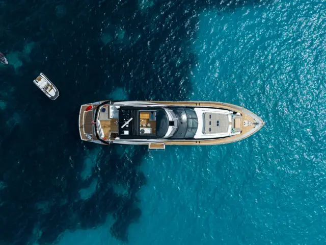 HIGH ENERGY | Sunseeker 95  — 27 / 77