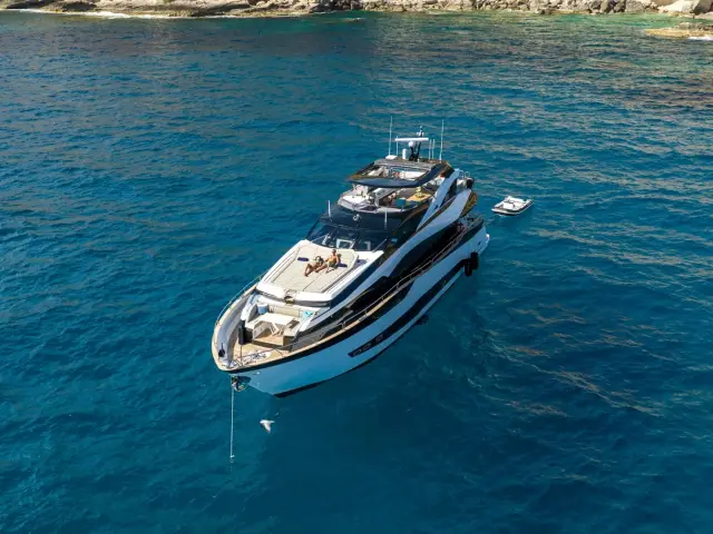 HIGH ENERGY | Sunseeker 95  — 7 / 77