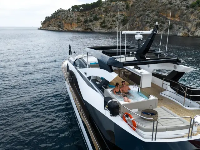 HIGH ENERGY | Sunseeker 95  — 49 / 77