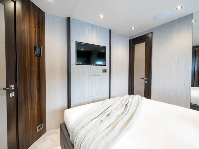 HIGH ENERGY | Sunseeker 95  — 69 / 77