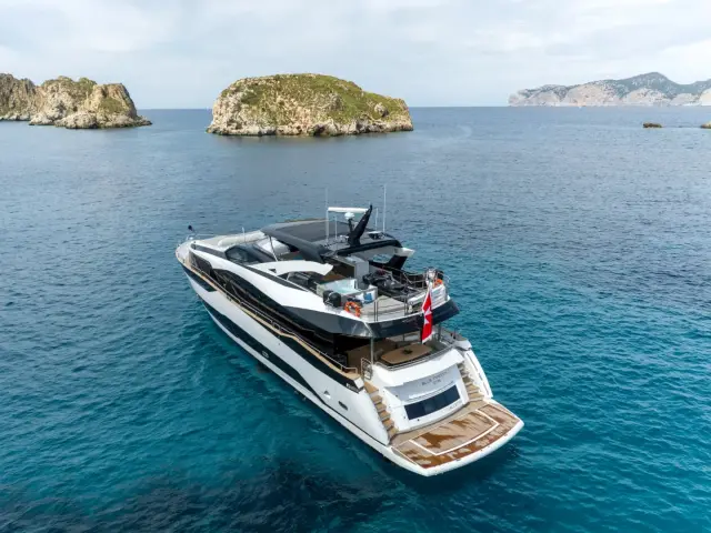 HIGH ENERGY | Sunseeker 95  — 20 / 77