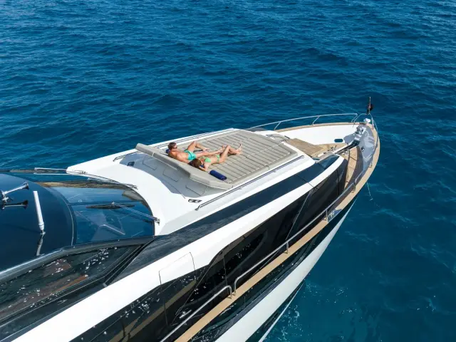 HIGH ENERGY | Sunseeker 95  — 31 / 77
