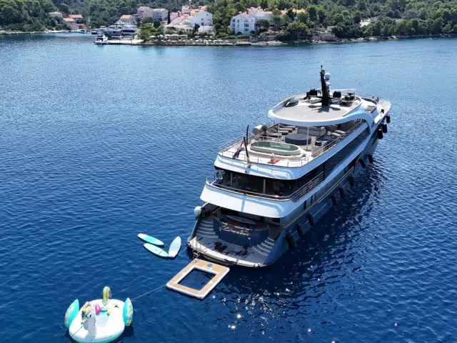 BELLA | Custom 47M — 14 / 59