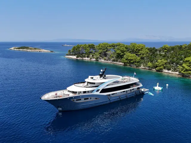 BELLA | Custom 47M — 10 / 59