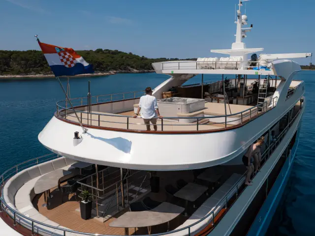 OHANA | Custom 49M — 18 / 70