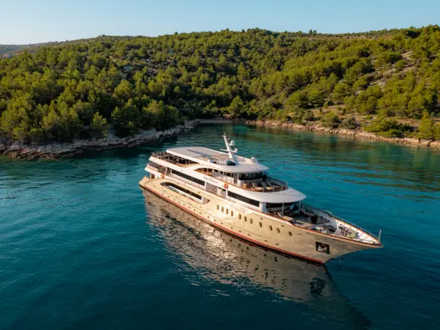 QUEEN ELEGANZA | Custom 49M — 6 / 64