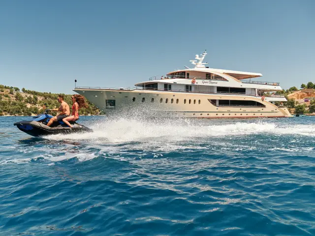 QUEEN ELEGANZA | Custom 49M — 36 / 64