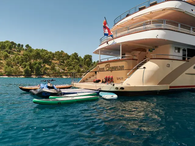 QUEEN ELEGANZA | Custom 49M — 13 / 64
