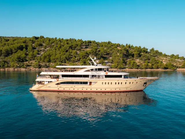 QUEEN ELEGANZA | Custom 49M — 8 / 64