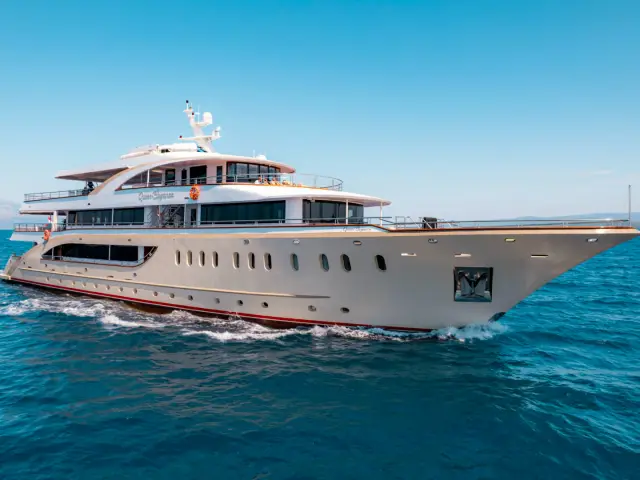 QUEEN ELEGANZA | Custom 49M — 5 / 64