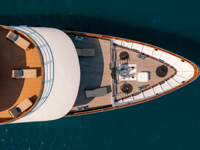 QUEEN ELEGANZA | Custom 49M — 17 / 64