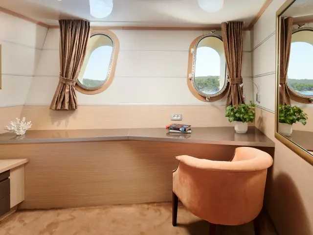 QUEEN ELEGANZA | Custom 49M — 53 / 64