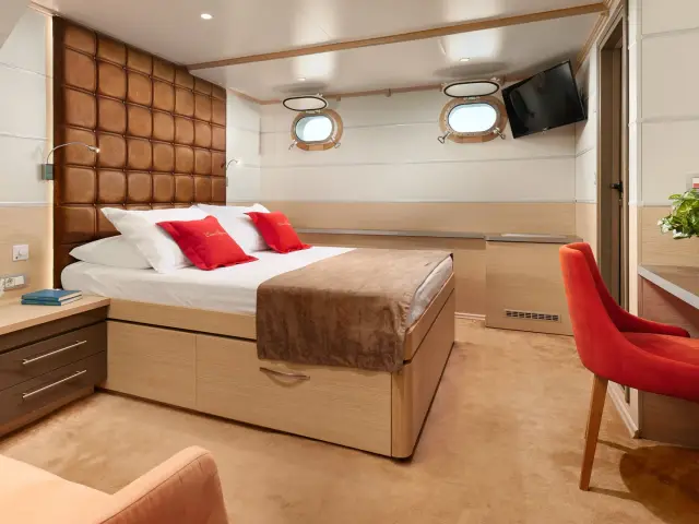 QUEEN ELEGANZA | Custom 49M — 38 / 64