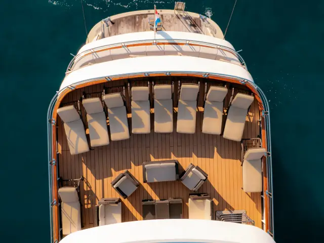 QUEEN ELEGANZA | Custom 49M — 19 / 64